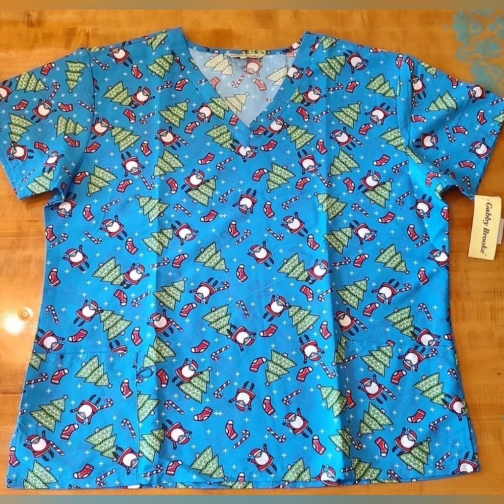 Women's Size 2X Scrub Top by Gabby Brooke Christmas Santa pattern NWT